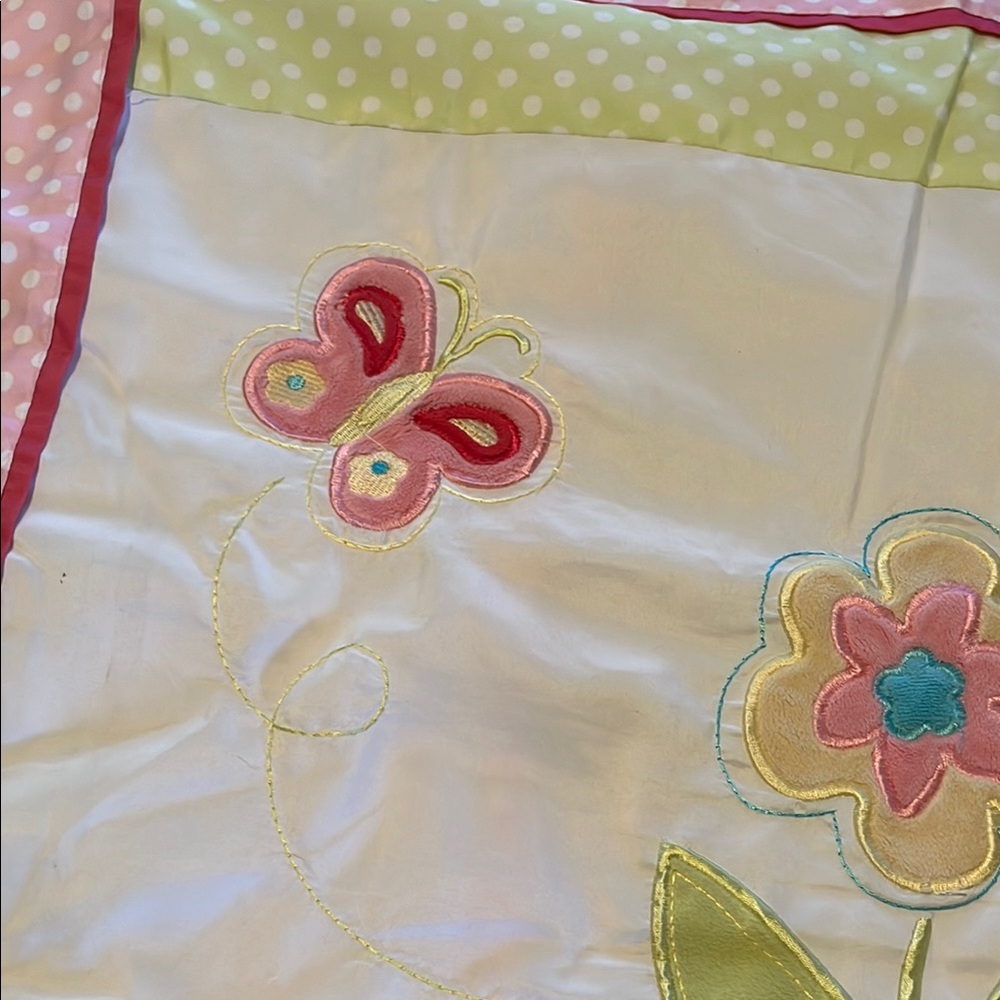 Floral and Butterfly Embroidered girls pillowcase - Picture 4 of 7